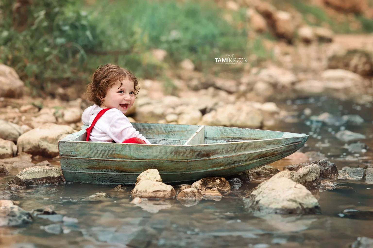 צילומי גיל שנה · תמי קירזון