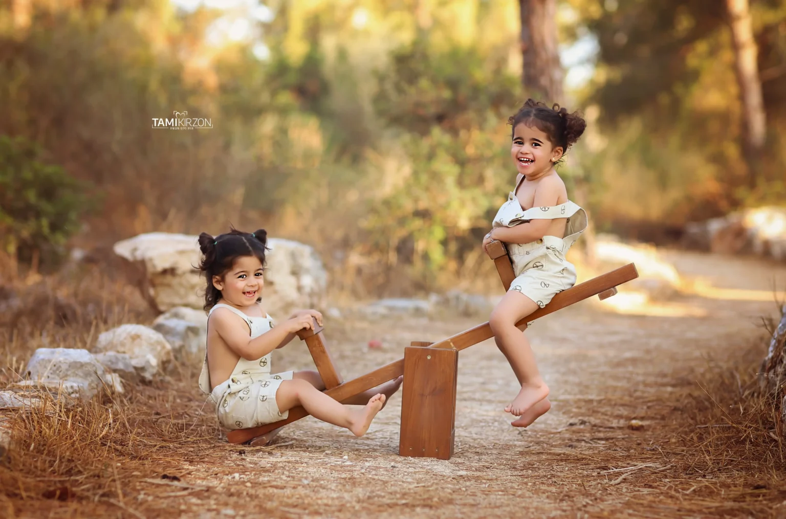 צילומי גיל שלוש · תמי קירזון