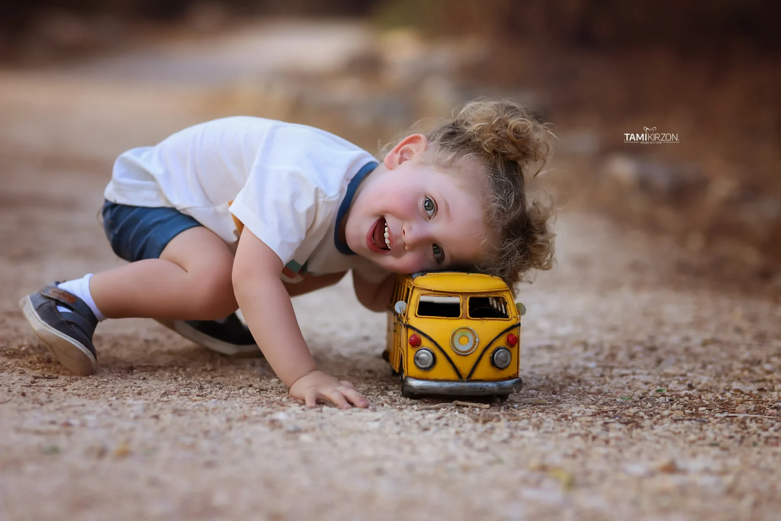 צילומי גיל שלוש · תמי קירזון