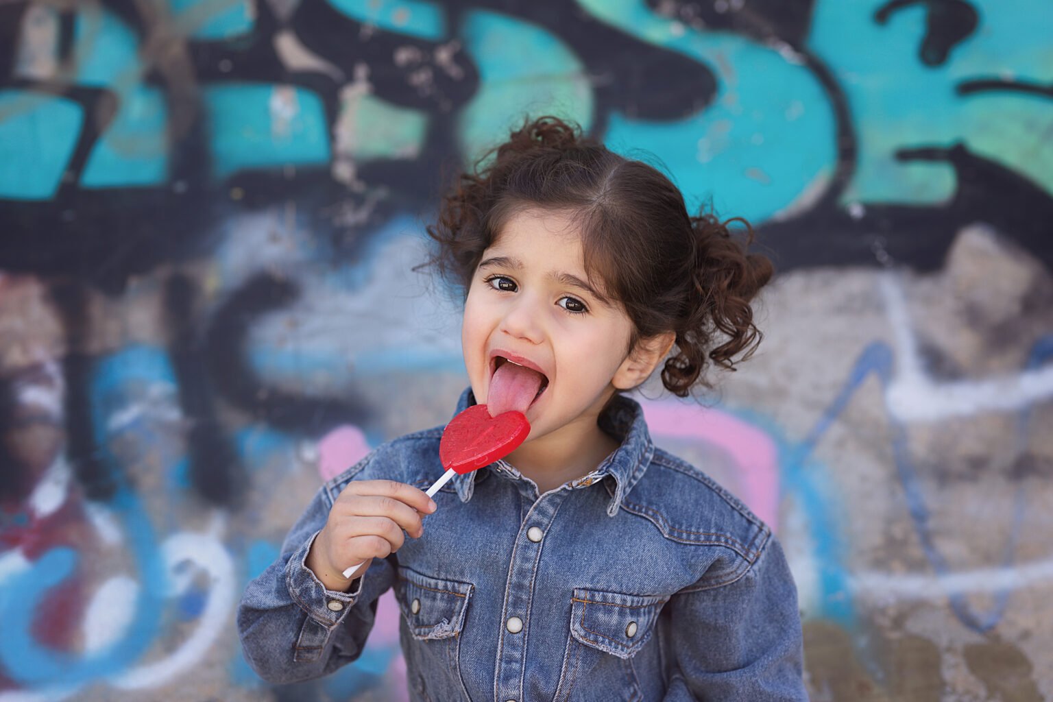 צילומי גיל שלוש · תמי קירזון